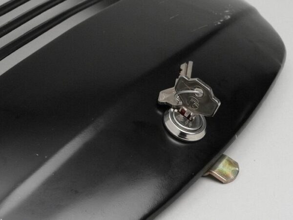 Tapa lateral derecha con llave Vespa Primavera/Super/SL - Imagen 4